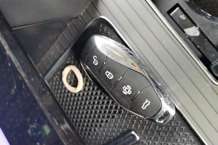 Used Hongqi HS7 PHEV 2024 2.0T PHEV Four-Wheel Drive Flagship Edition 7 Seats Vehicle Key
