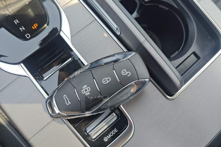 Used Hongqi HS7 PHEV 2024 2.0T PHEV Four-Wheel Drive Flagship Edition 6 Seats Vehicle Key