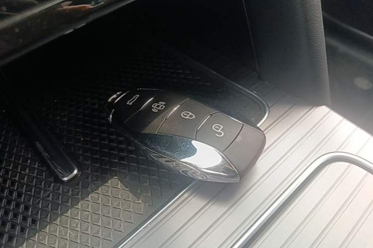 Used Hongqi HS7 PHEV 2024 2.0T PHEV Four-Wheel Drive Flagship Edition 6 Seats Vehicle Key