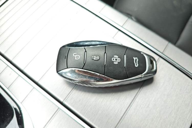 Used Hongqi HS7 PHEV 2024 2.0T PHEV Four-Wheel Drive Flagship Edition 6 Seats Vehicle Key