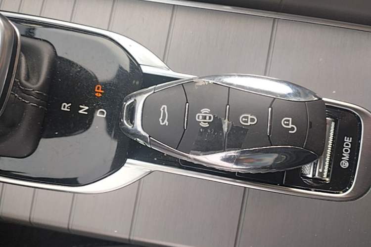 Used Hongqi HS7 PHEV 2024 2.0T PHEV Four-Wheel Drive Flagship Edition 7 Seats Vehicle Key