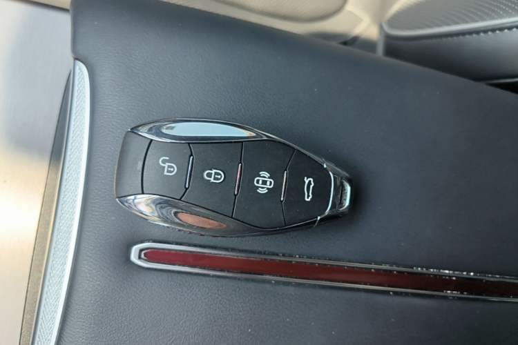 Used Hongqi HS7 PHEV 2024 2.0T PHEV Four-Wheel Drive Flagship Edition 6 Seats Vehicle Key
