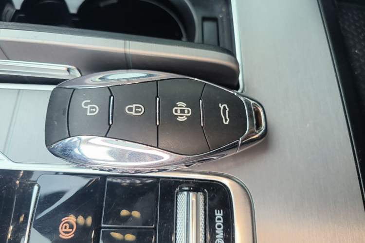Used Hongqi HS7 PHEV 2024 2.0T PHEV Four-Wheel Drive Flagship Edition 6 Seats Vehicle Key