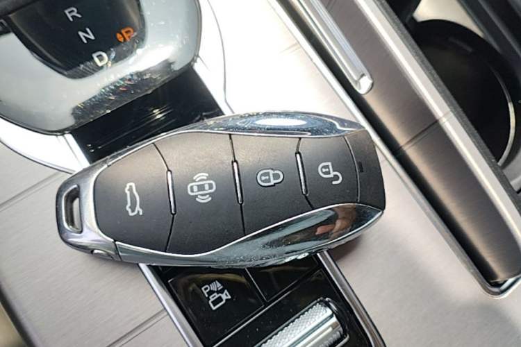 Used Hongqi HS7 PHEV 2024 2.0T PHEV Four-Wheel Drive Flagship Edition 7 Seats Vehicle Key