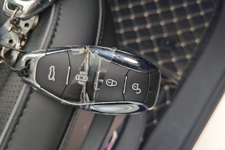 Used Hongqi HS7 PHEV 2024 2.0T PHEV Four-Wheel Drive Flagship Edition 7 Seats Vehicle Key