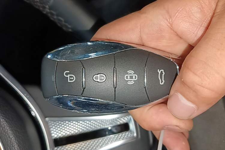 Used Hongqi HS7 PHEV 2024 2.0T PHEV Four-Wheel Drive Flagship Edition 6 Seats Vehicle Key