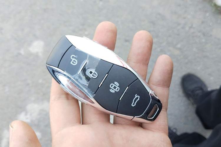 Used Hongqi HS7 PHEV 2024 2.0T PHEV Four-Wheel Drive Flagship Edition 6 Seats Vehicle Key