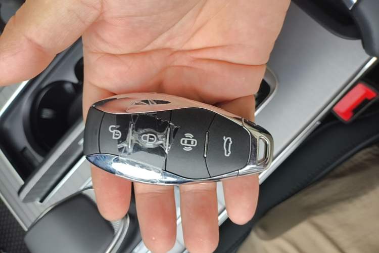 Used Hongqi HS7 PHEV 2024 2.0T PHEV Four-Wheel Drive Flagship Edition 7 Seats Vehicle Key