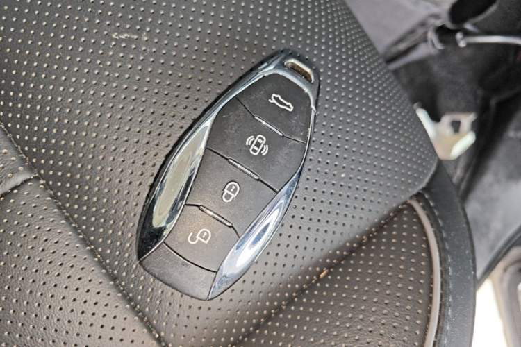 Used Hongqi HS7 PHEV 2024 2.0T PHEV Four-Wheel Drive Flagship Edition 7 Seats Vehicle Key