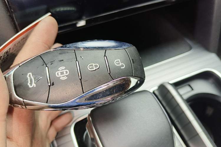 Used Hongqi HS7 PHEV 2024 2.0T PHEV Four-Wheel Drive Flagship Edition 6 Seats Vehicle Key