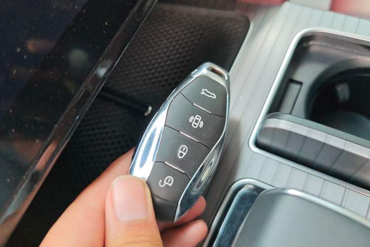 Used Hongqi HS7 PHEV 2024 2.0T PHEV Four-Wheel Drive Flagship Edition 6 Seats Vehicle Key
