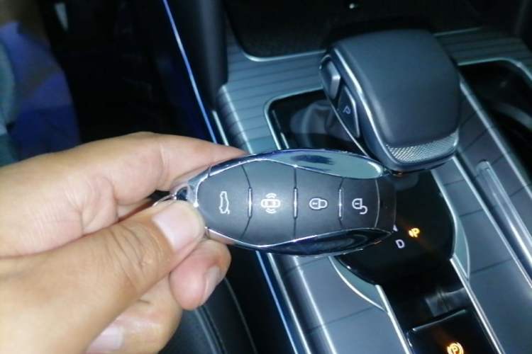 Used Hongqi HS7 PHEV 2024 2.0T PHEV Four-Wheel Drive Flagship Edition 6 Seats Vehicle Key