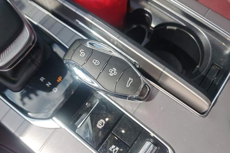 Used Hongqi HS7 PHEV 2024 2.0T PHEV Four-Wheel Drive Flagship Edition 7 Seats Vehicle Key