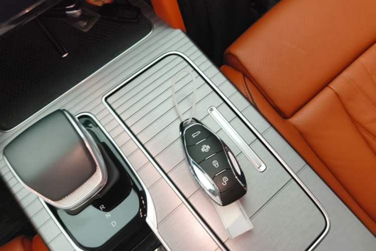 Used Hongqi HS7 PHEV 2024 2.0T PHEV Four-Wheel-Drive Flagship Edition 6 Seats Vehicle Key
