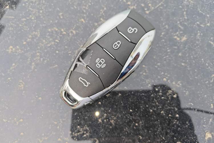 Used Hongqi HS7 PHEV 2024 2.0T PHEV Four-Wheel Drive Flagship Edition 7 Seats Vehicle Key