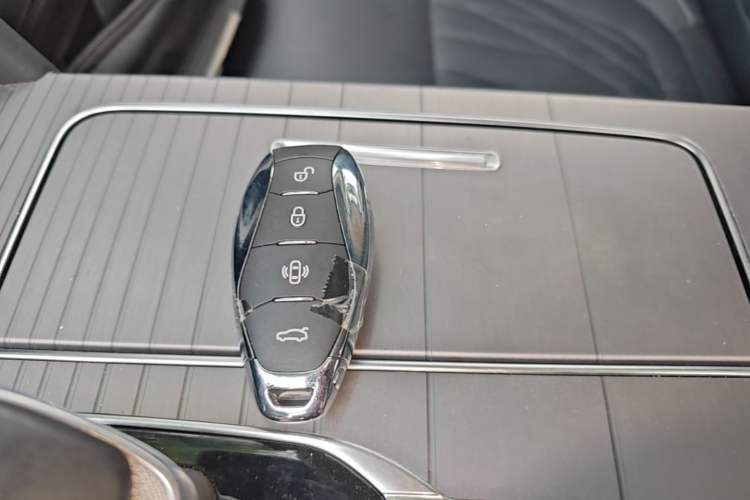 Used Hongqi HS7 PHEV 2024 2.0T PHEV Four-Wheel Drive Flagship Edition 7 Seats Vehicle Key