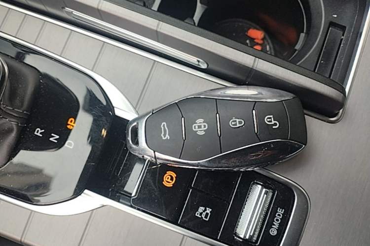 Used Hongqi HS7 PHEV 2024 2.0T PHEV Four-Wheel Drive Flagship Edition 7 Seats Vehicle Key