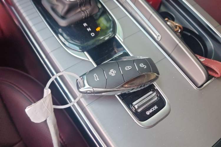 Used Hongqi HS7 PHEV 2024 2.0T PHEV Four-Wheel Drive Flagship Edition 7 Seats Vehicle Key