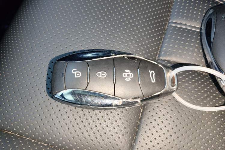 Used Hongqi HS7 PHEV 2024 2.0T PHEV Four-Wheel Drive Flagship Edition 6 Seats Vehicle Key