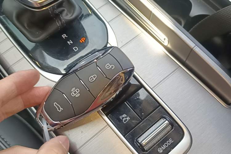 Used Hongqi HS7 PHEV 2024 2.0T PHEV Four-Wheel Drive Flagship Edition 6 Seats Vehicle Key
