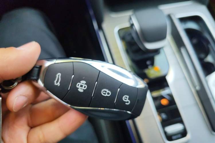 Used Hongqi HS7 PHEV 2024 2.0T PHEV Four-Wheel Drive Flagship Edition 7 Seats Vehicle Key