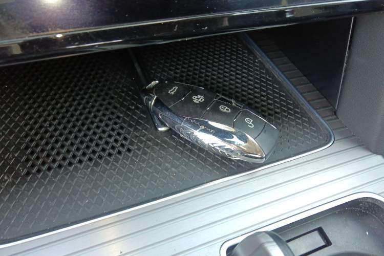 Used Hongqi HS7 PHEV 2024 2.0T PHEV Four-Wheel Drive Flagship Edition 6 Seats Vehicle Key