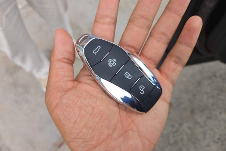 Used Hongqi HS7 PHEV 2024 2.0T PHEV Four-Wheel Drive Flagship Edition 6 Seats Vehicle Key