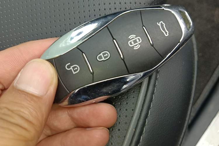 Used Hongqi HS7 PHEV 2024 2.0T PHEV Four-Wheel Drive Flagship Edition 6 Seats Vehicle Key