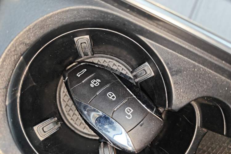 Used Hongqi HS7 PHEV 2024 2.0T PHEV Four-Wheel Drive Flagship Edition 6 Seats Vehicle Key