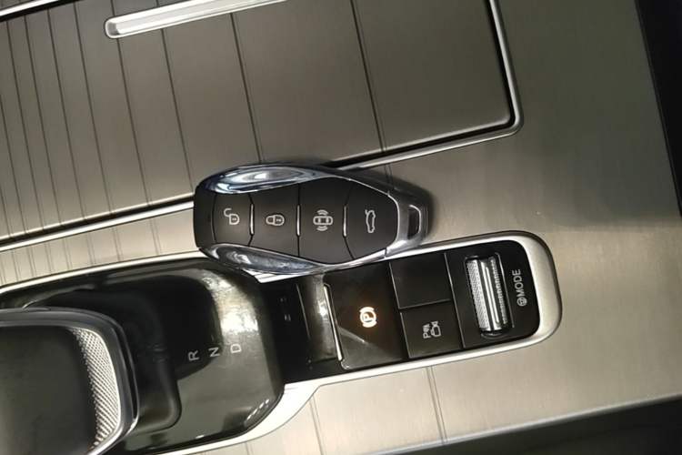 Used Hongqi HS7 PHEV 2024 2.0T PHEV Four-Wheel Drive Flagship Edition 6 Seats Vehicle Key