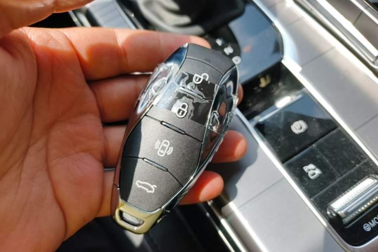 Used Hongqi HS7 PHEV 2024 2.0T PHEV Four-Wheel Drive Flagship Edition 6 Seats Vehicle Key