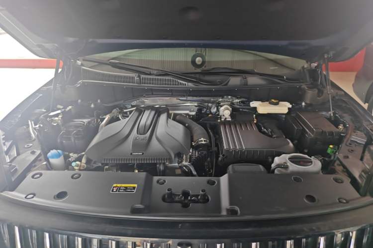 Used Hongqi HS7 PHEV 2024 2.0T PHEV Four-Wheel Drive Flagship Edition 6 Seats Engine Bay