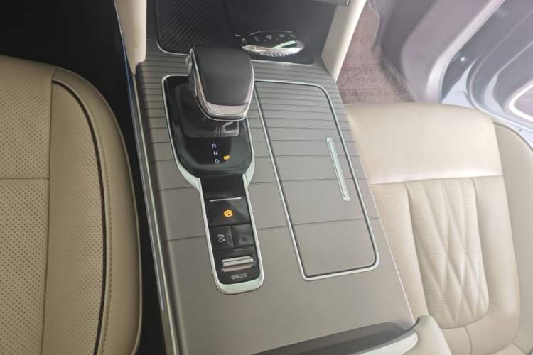 Used Hongqi HS7 PHEV 2024 2.0T PHEV Four-Wheel Drive Flagship Edition 6 Seats Gear Lever