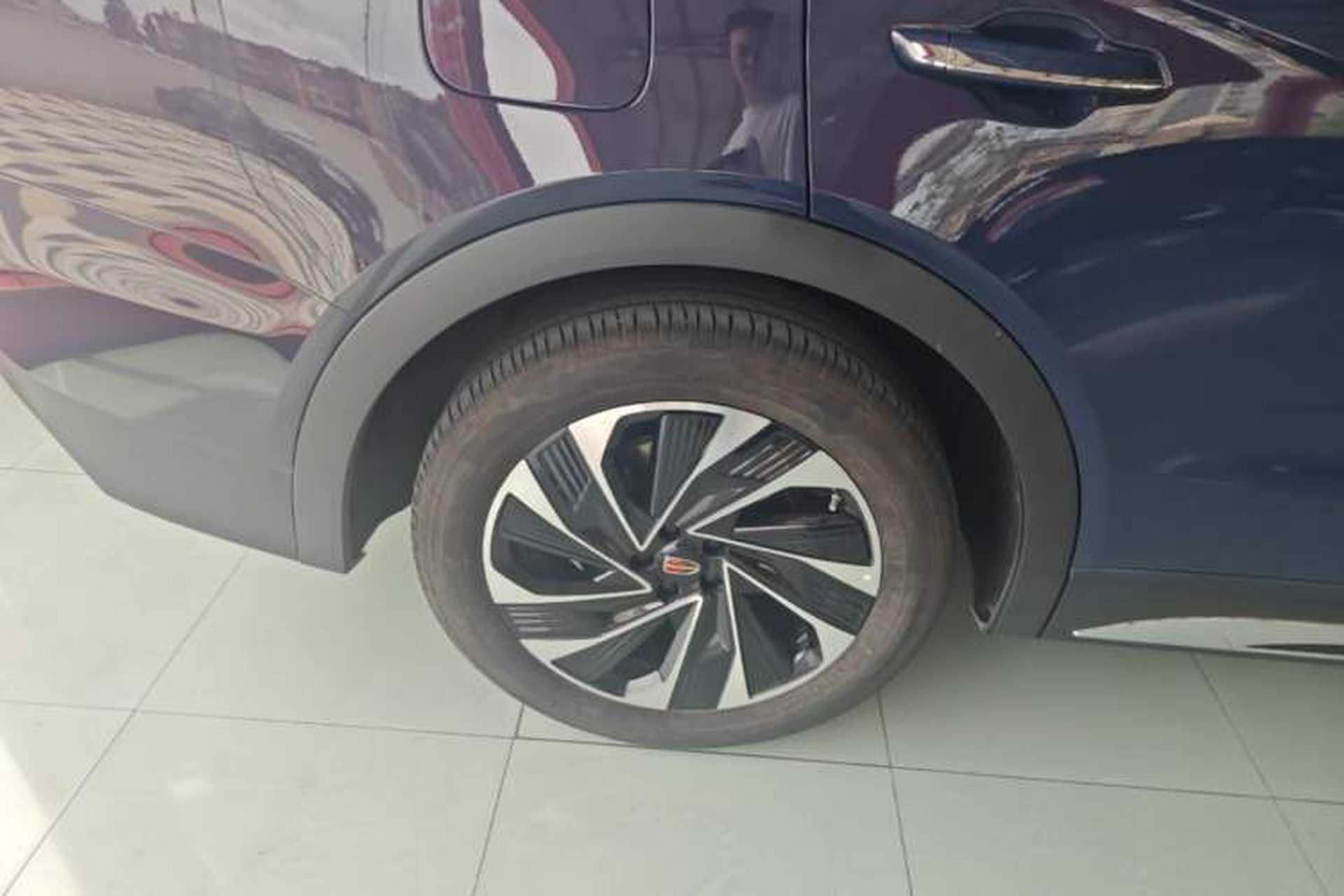 Used Hongqi HS7 PHEV 2024 2.0T PHEV Four-Wheel Drive Flagship Edition 6 Seats Right Rear Wheel Hub