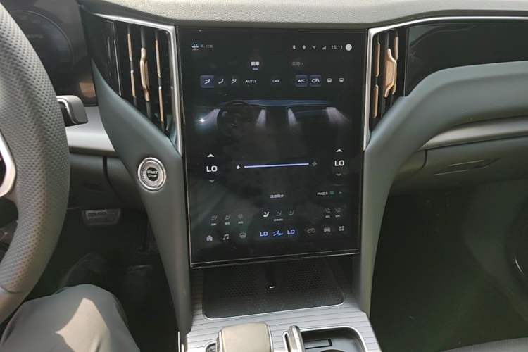 Used Hongqi HS7 PHEV 2024 2.0T PHEV Four-Wheel-Drive Flagship Edition 6 Seats Audio And AC Panel