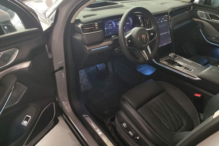 Used Hongqi HS7 PHEV 2024 2.0T PHEV Four-Wheel-Drive Flagship Edition 6 Seats Driver Seat