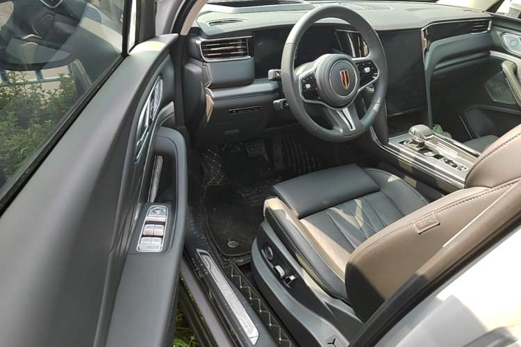 Used Hongqi HS7 PHEV 2024 2.0T PHEV Four-Wheel-Drive Flagship Edition 6 Seats Driver Seat