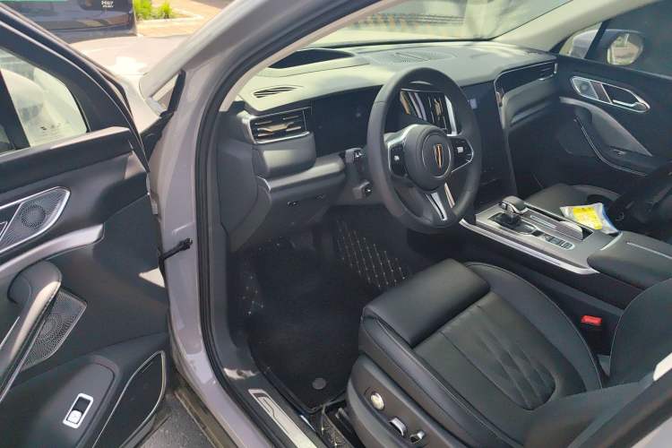 Used Hongqi HS7 PHEV 2024 2.0T PHEV Four-Wheel-Drive Flagship Edition 6 Seats Driver Seat