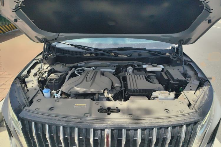 Used Hongqi HS7 PHEV 2024 2.0T PHEV Four-Wheel-Drive Flagship Edition 6 Seats Engine Bay