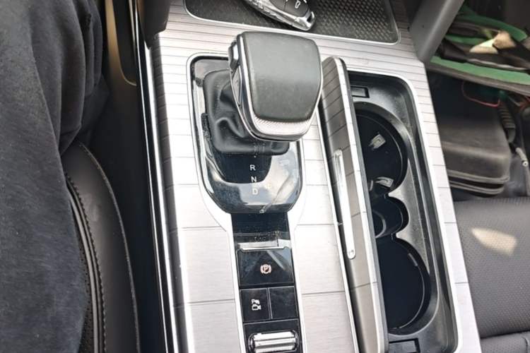 Used Hongqi HS7 PHEV 2024 2.0T PHEV Four-Wheel-Drive Flagship Edition 6 Seats Gear Lever