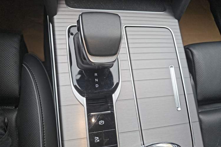 Used Hongqi HS7 PHEV 2024 2.0T PHEV Four-Wheel-Drive Flagship Edition 6 Seats Gear Lever