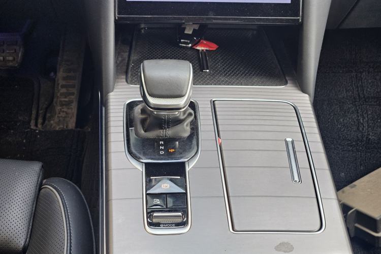Used Hongqi HS7 PHEV 2024 2.0T PHEV Four-Wheel-Drive Flagship Edition 6 Seats Gear Lever