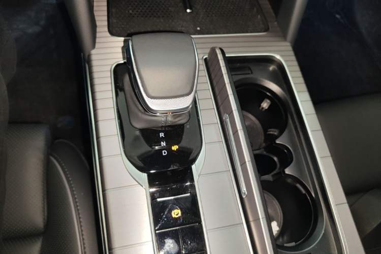 Used Hongqi HS7 PHEV 2024 2.0T PHEV Four-Wheel-Drive Flagship Edition 6 Seats Gear Lever
