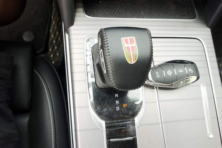Used Hongqi HS7 PHEV 2024 2.0T PHEV Four-Wheel-Drive Flagship Edition 6 Seats Gear Lever