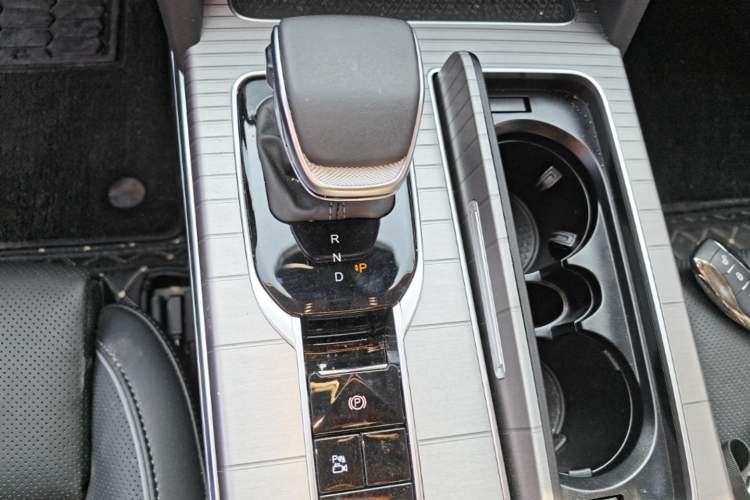 Used Hongqi HS7 PHEV 2024 2.0T PHEV Four-Wheel-Drive Flagship Edition 6 Seats Gear Lever