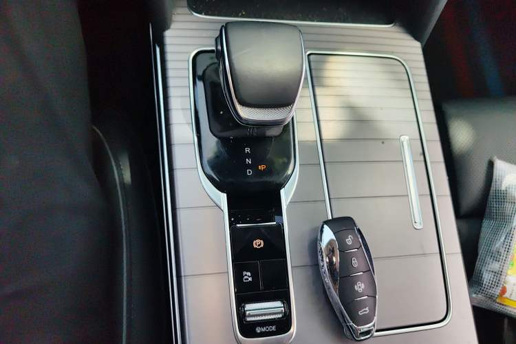 Used Hongqi HS7 PHEV 2024 2.0T PHEV Four-Wheel-Drive Flagship Edition 6 Seats Gear Lever