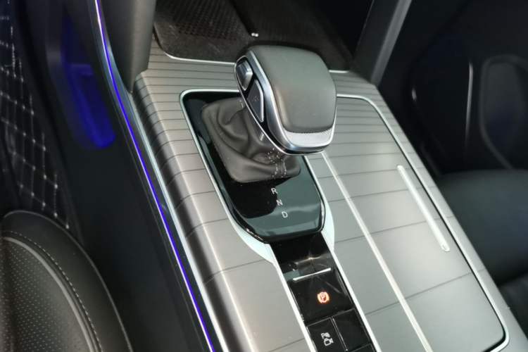 Used Hongqi HS7 PHEV 2024 2.0T PHEV Four-Wheel-Drive Flagship Edition 6 Seats Gear Lever