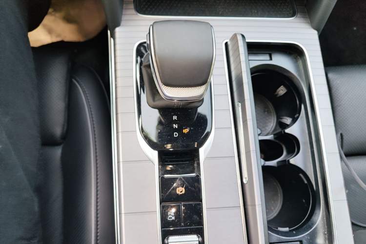 Used Hongqi HS7 PHEV 2024 2.0T PHEV Four-Wheel-Drive Flagship Edition 6 Seats Gear Lever