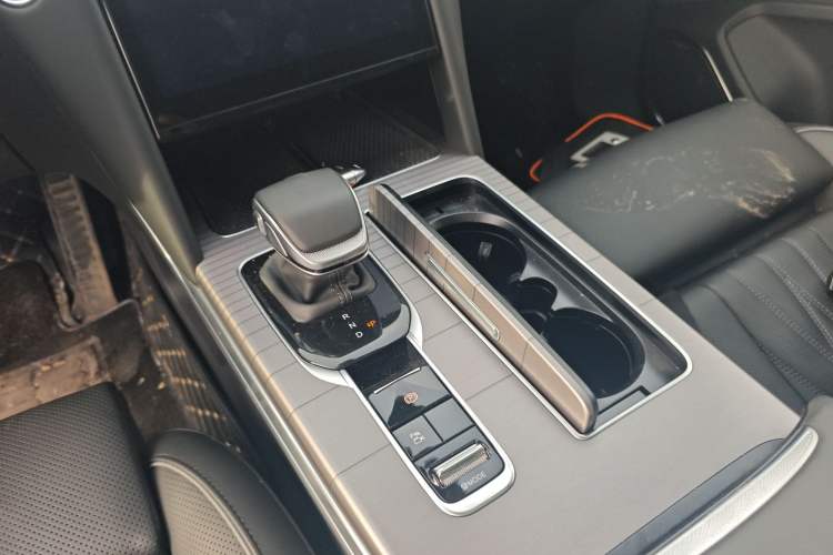 Used Hongqi HS7 PHEV 2024 2.0T PHEV Four-Wheel-Drive Flagship Edition 6 Seats Gear Lever