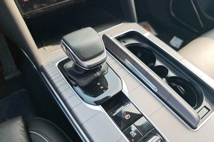Used Hongqi HS7 PHEV 2024 2.0T PHEV Four-Wheel-Drive Flagship Edition 6 Seats Gear Lever